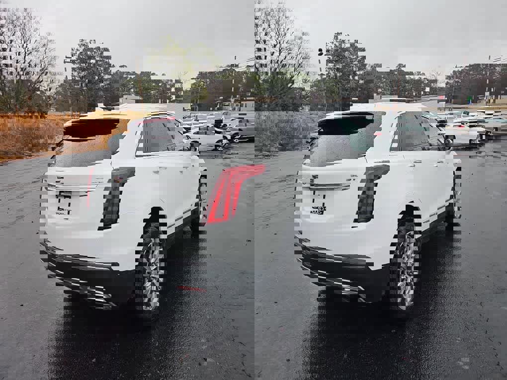 Used 2024 Cadillac XT5 Premium Luxury image 3