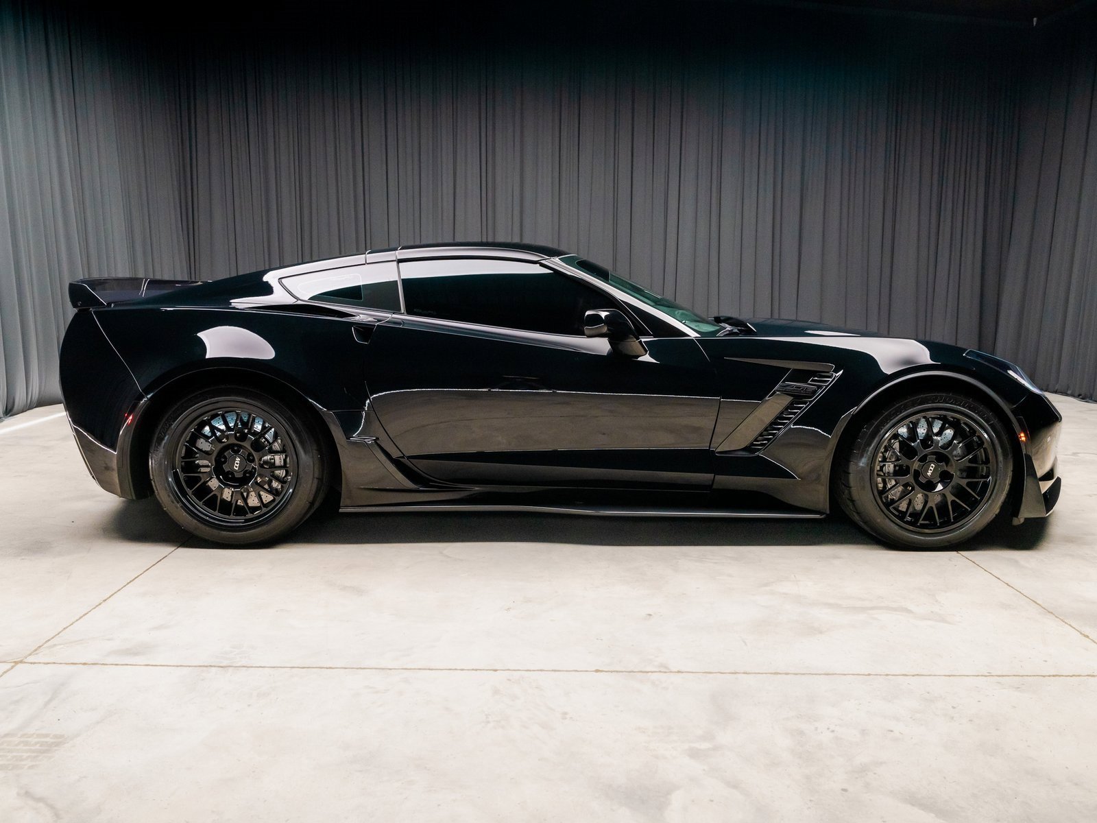 Used 2016 Chevrolet Corvette Z06 w/ 3LZ Preferred Equipment Group image 14