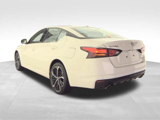Used 2025 Nissan Altima 2.5 SR AWD/4WD image 4