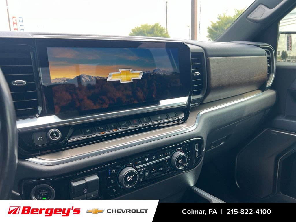 Certified 2022 Chevrolet Silverado 1500 High Country w/ Technology Package AWD/4WD image 12