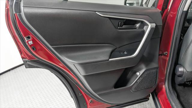 Used 2020 Toyota RAV4 LE FWD image 16