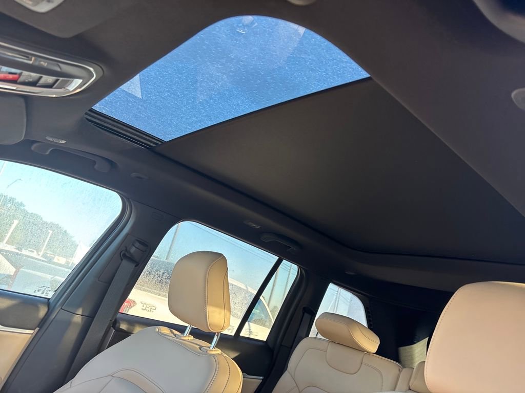 Used 2025 Jeep Grand Cherokee Limited w/ Black Appearance Package image 23