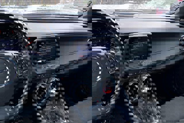 Used 2023 Chevrolet Camaro LT w/ Technology Package image 5