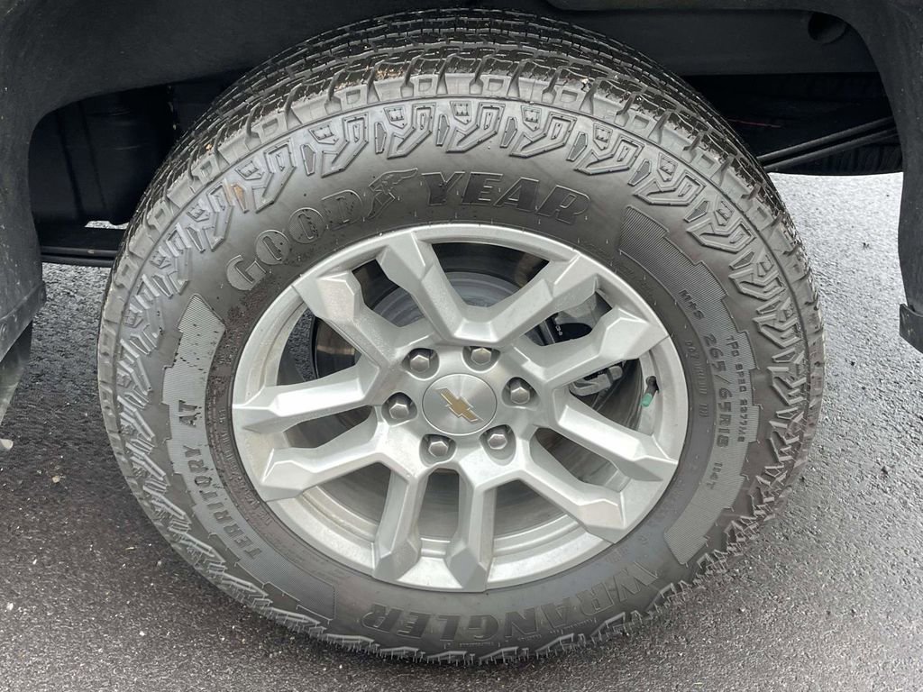 Used 2025 Chevrolet Silverado 1500 LT w/ Leather Package image 9