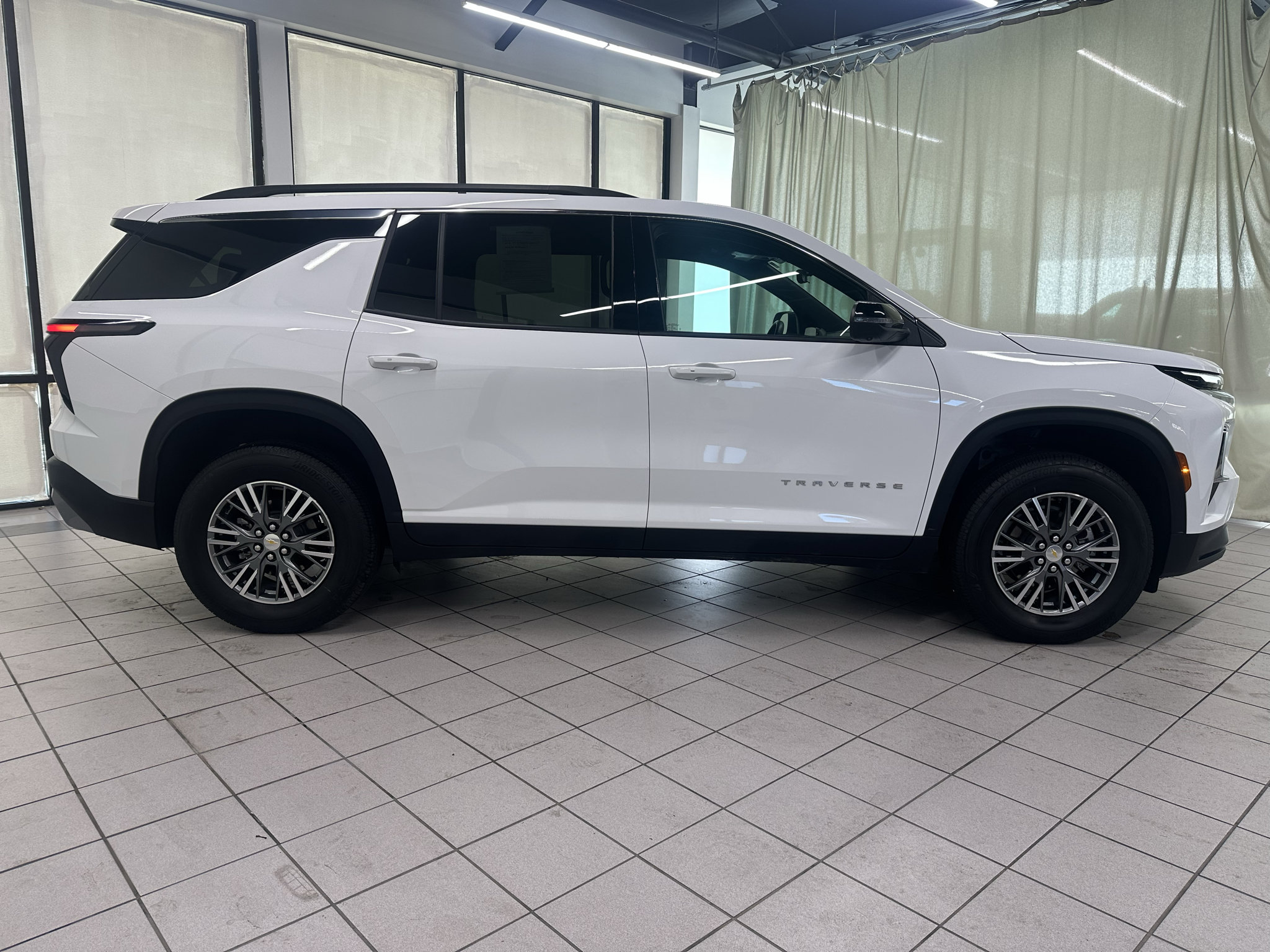 Certified 2026 Chevrolet Traverse LT w/ Driver Confidence Package FWD image 2