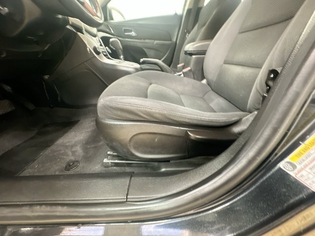 Used 2015 Chevrolet Cruze LT FWD image 22