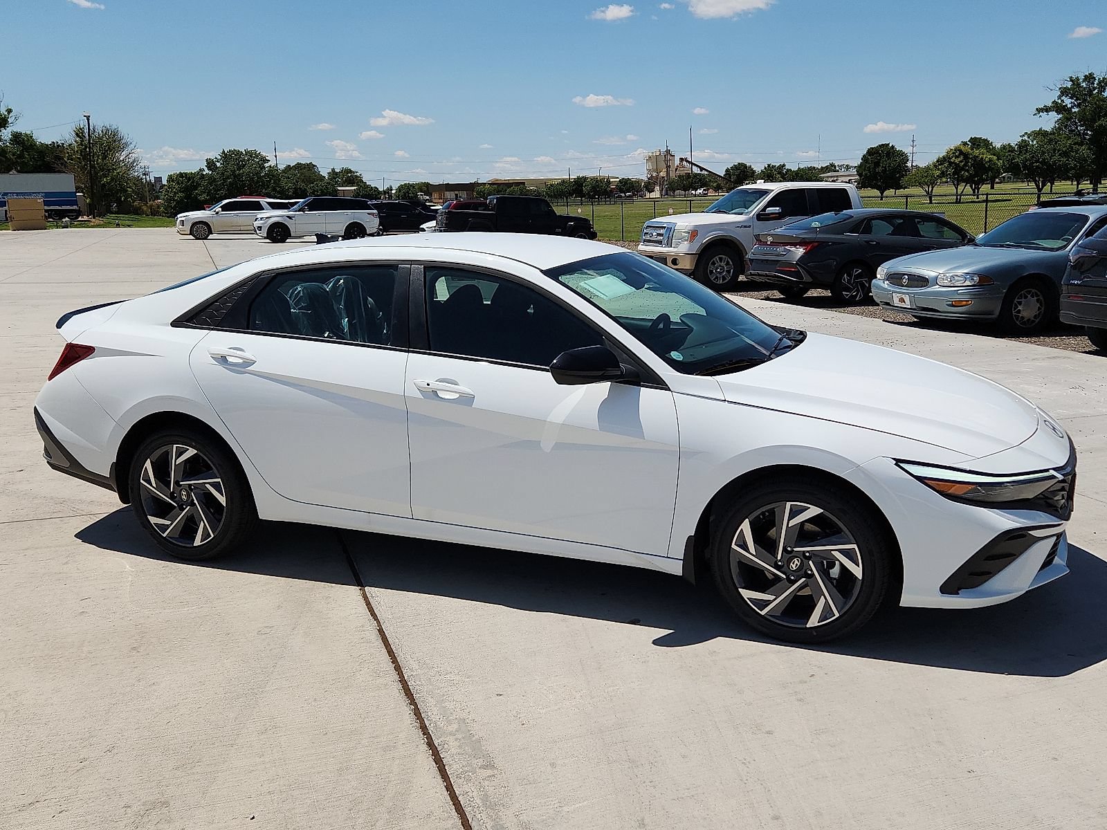 New 2025 Hyundai Elantra SEL FWD image 5