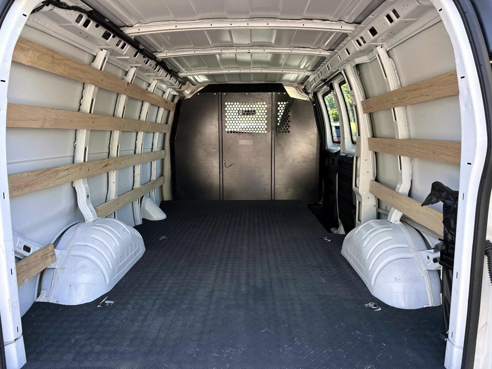 Used 2025 Chevrolet Express 2500 RWD image 9
