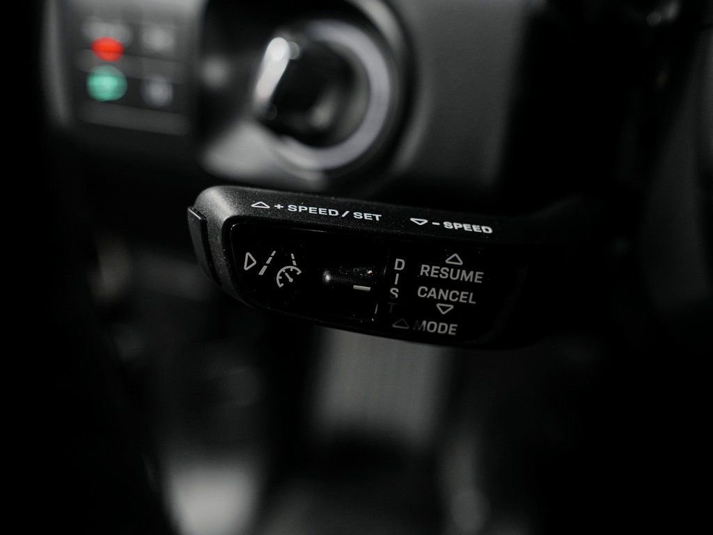 Used 2023 Porsche Cayenne w/ Premium Package image 22