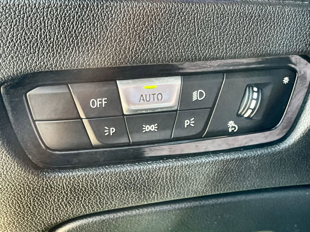 Used 2021 BMW 330i xDrive Sedan w/ Convenience Package image 23