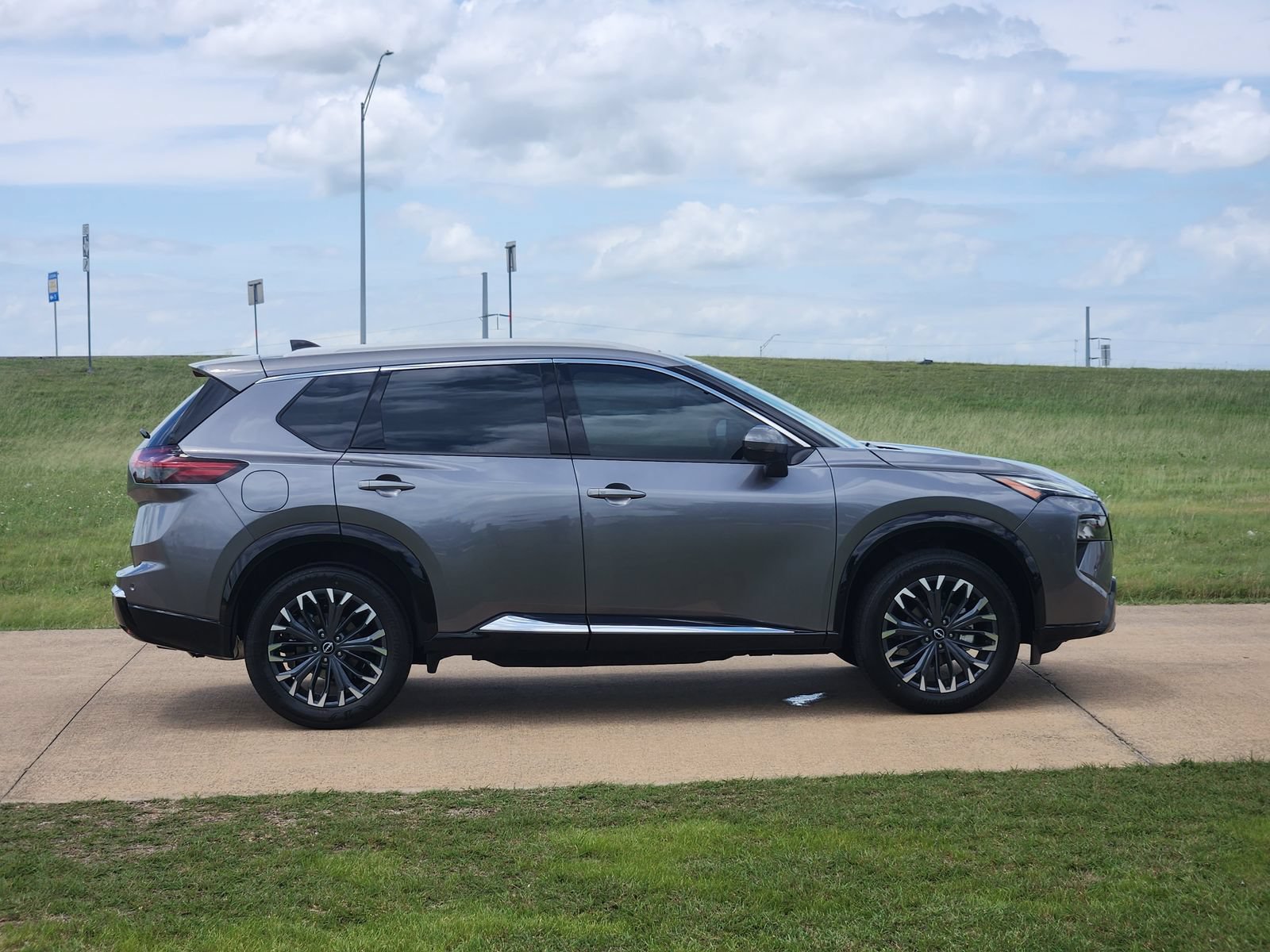 New 2026 Nissan Rogue Platinum w/ Platinum Premium Package AWD/4WD image 7