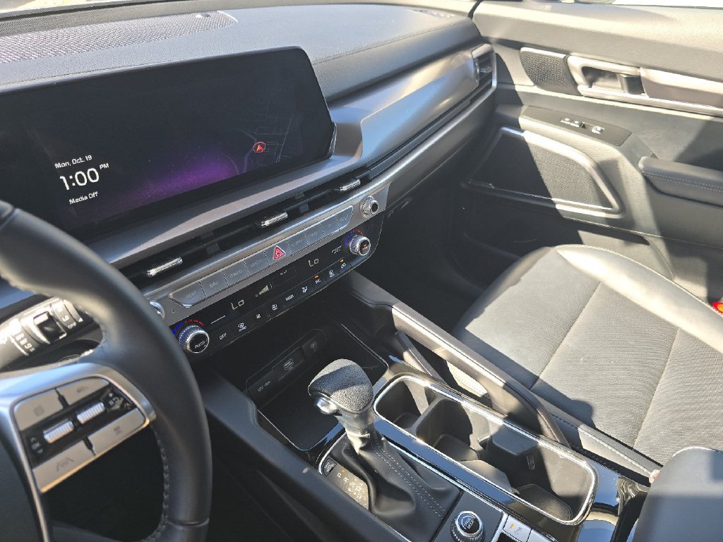 Used 2024 Kia Telluride LX FWD image 28