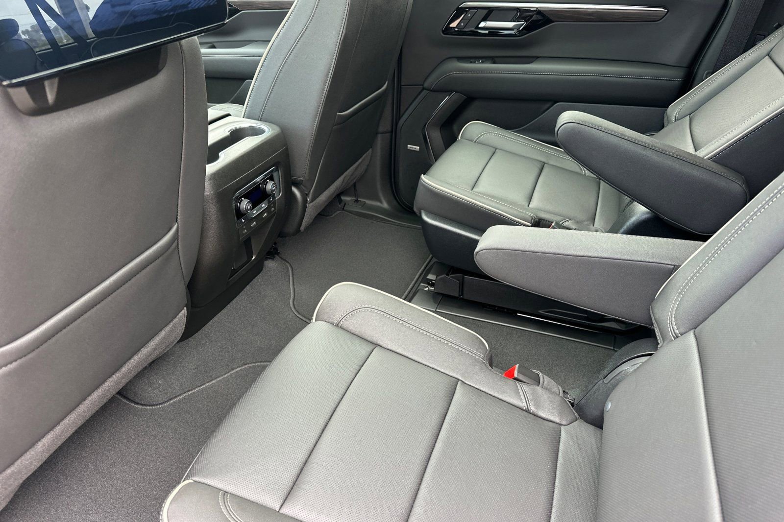 New 2025 Chevrolet Suburban Premier image 12