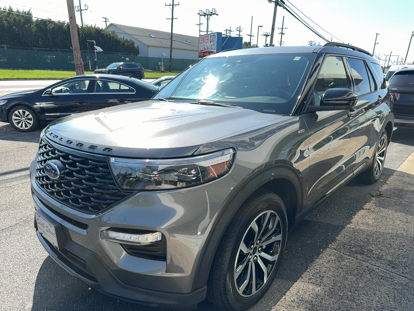 Used 2023 Ford Explorer ST-Line AWD/4WD image 5