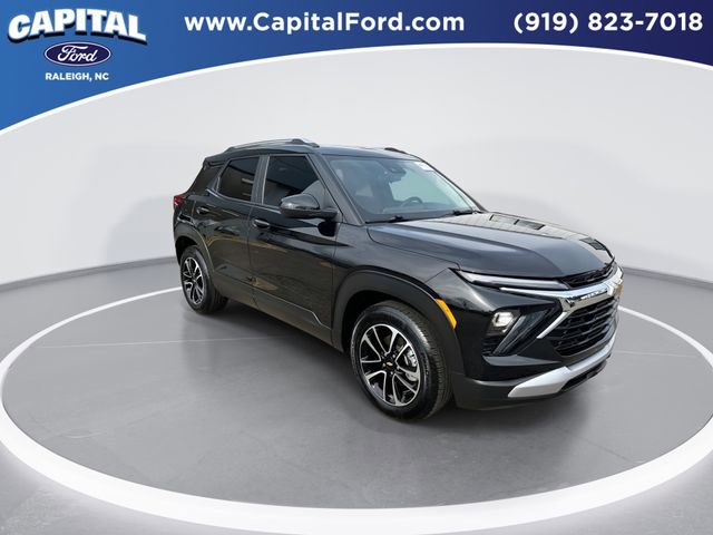 Used 2024 Chevrolet TrailBlazer LT w/ LT Cold Weather Package image 2