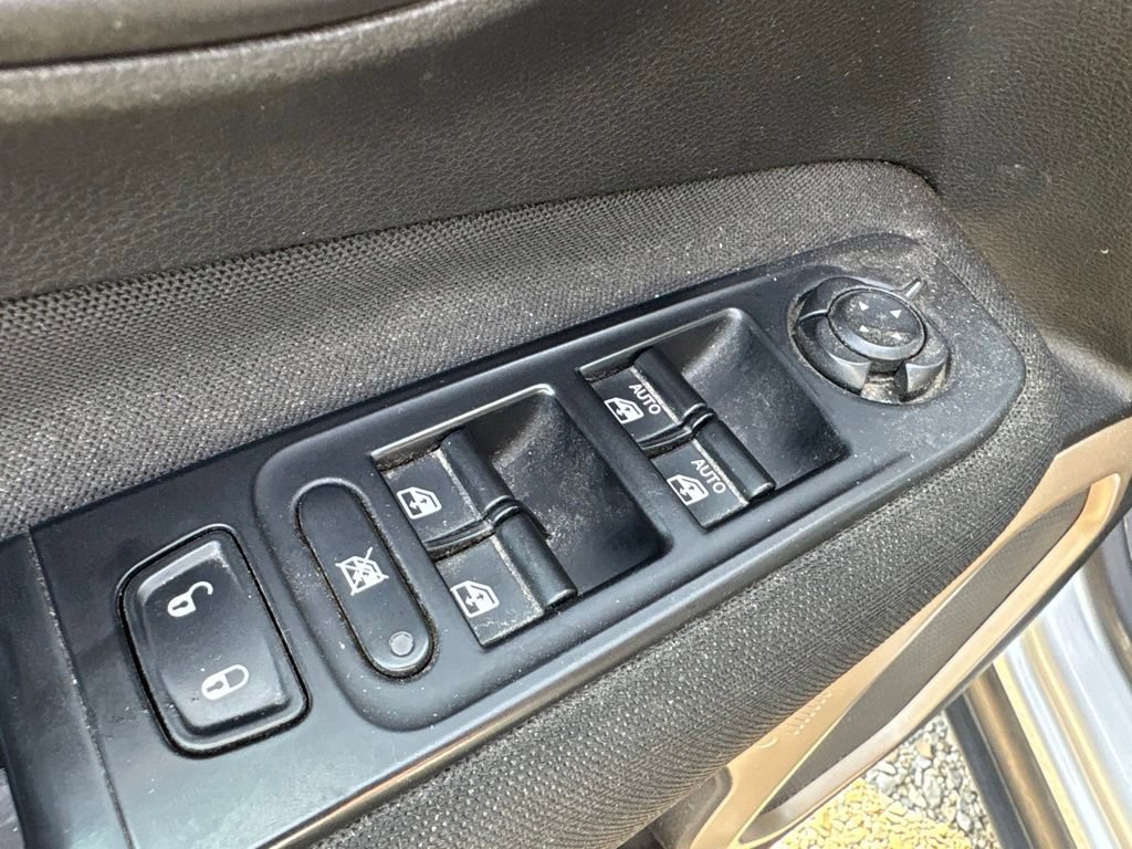 Used 2017 Jeep Renegade Latitude w/ Cold Weather Group AWD/4WD image 17