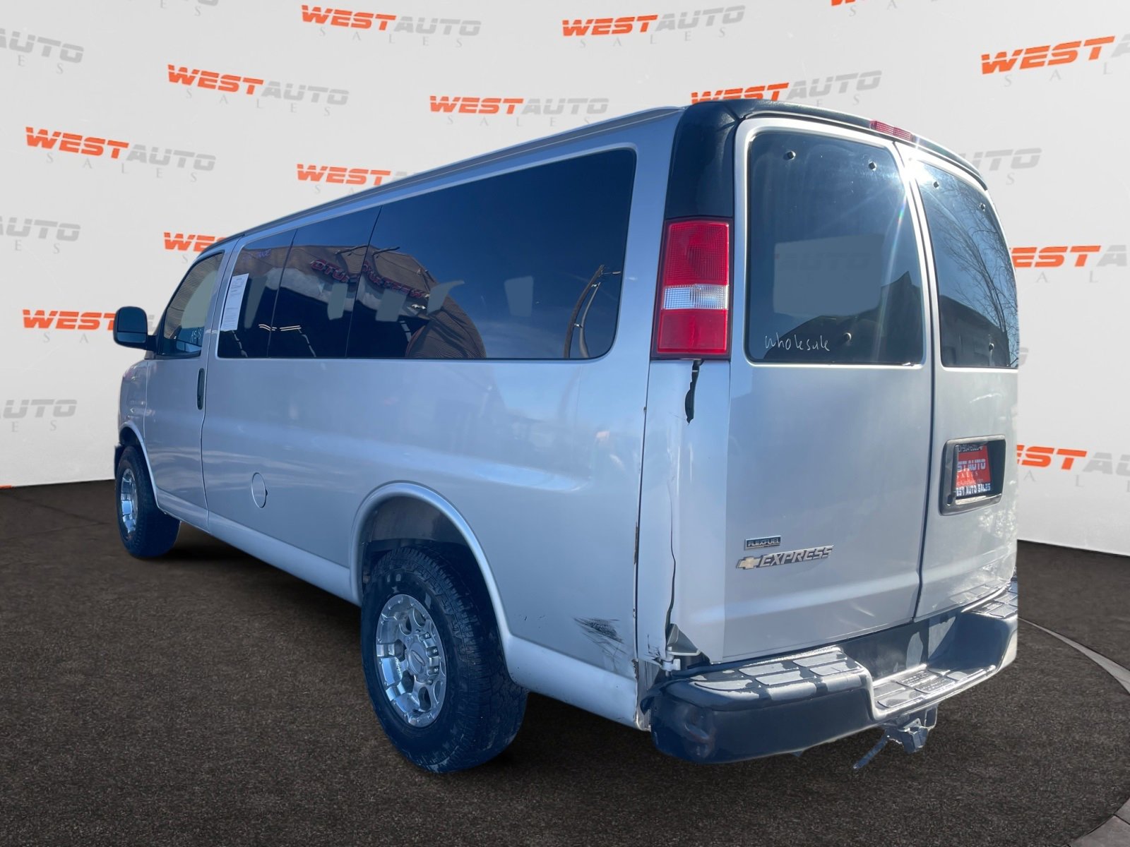 Used 2011 Chevrolet Express 2500 LS image 3