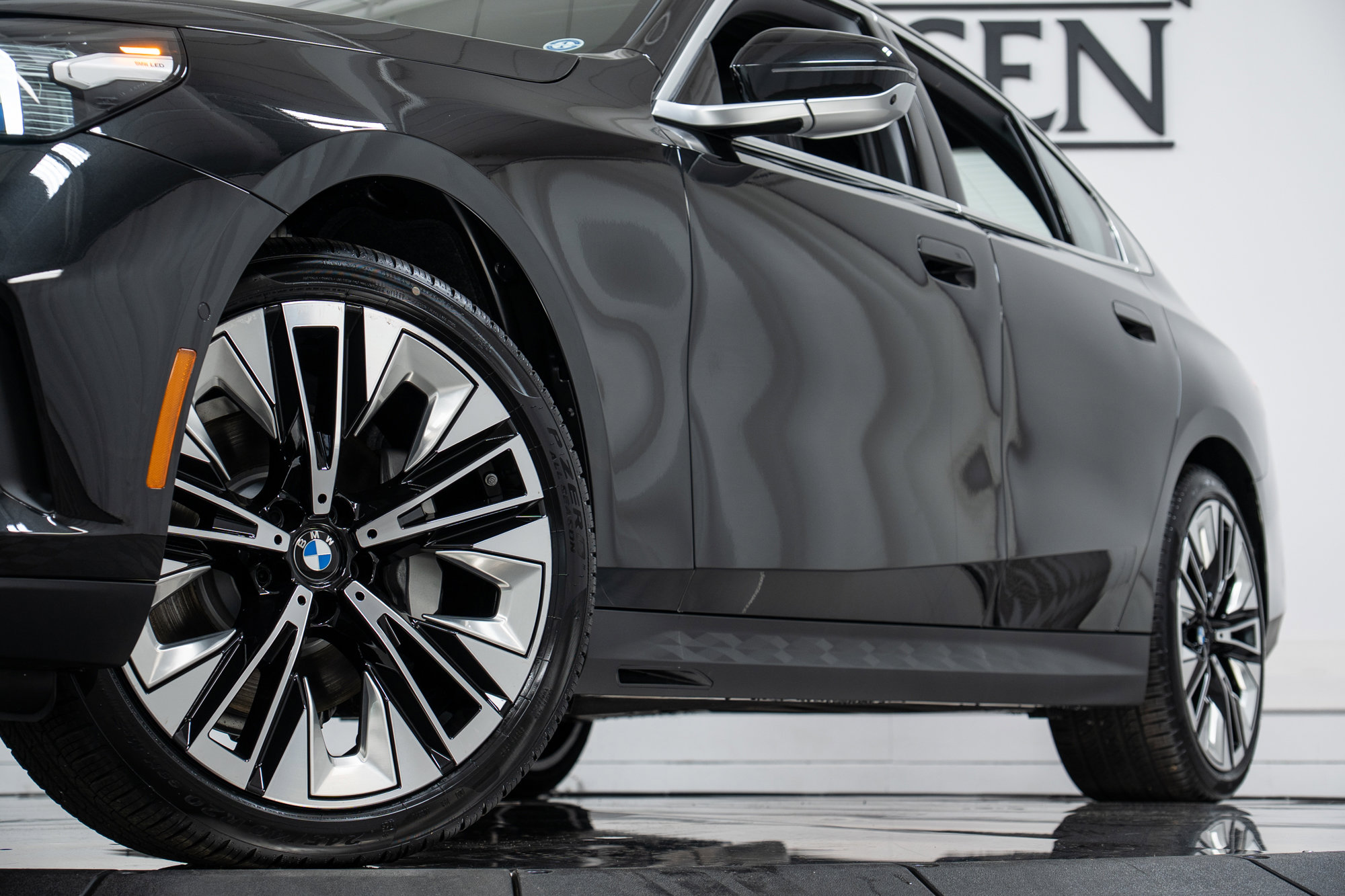 New 2026 BMW 530i xDrive w/ Premium Package image 27