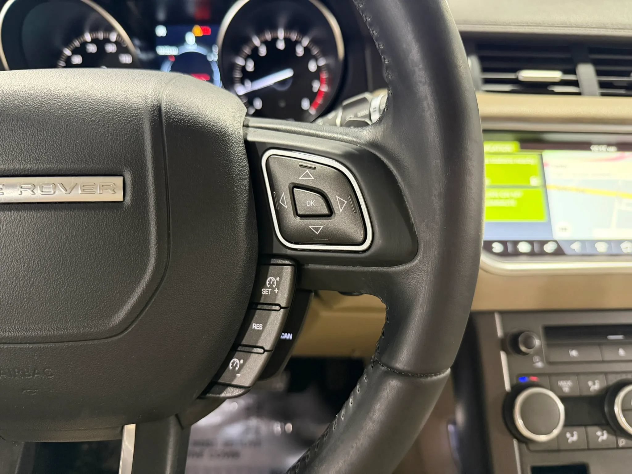 Used 2018 Land Rover Range Rover Evoque SE AWD/4WD image 16