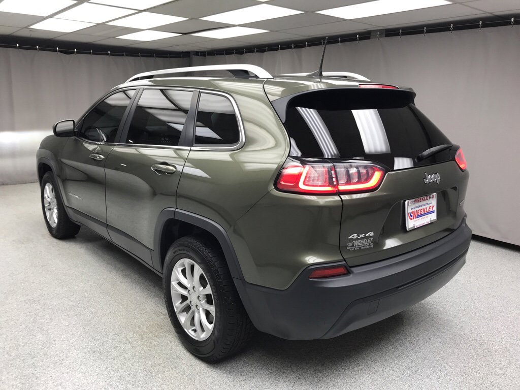 Used 2019 Jeep Cherokee Latitude w/ Cold Weather Group image 2