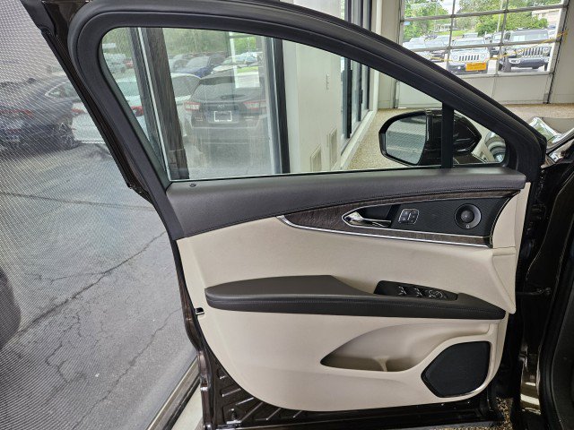 Used 2019 Lincoln Nautilus Reserve w/ Driver Assistance Package AWD/4WD image 17