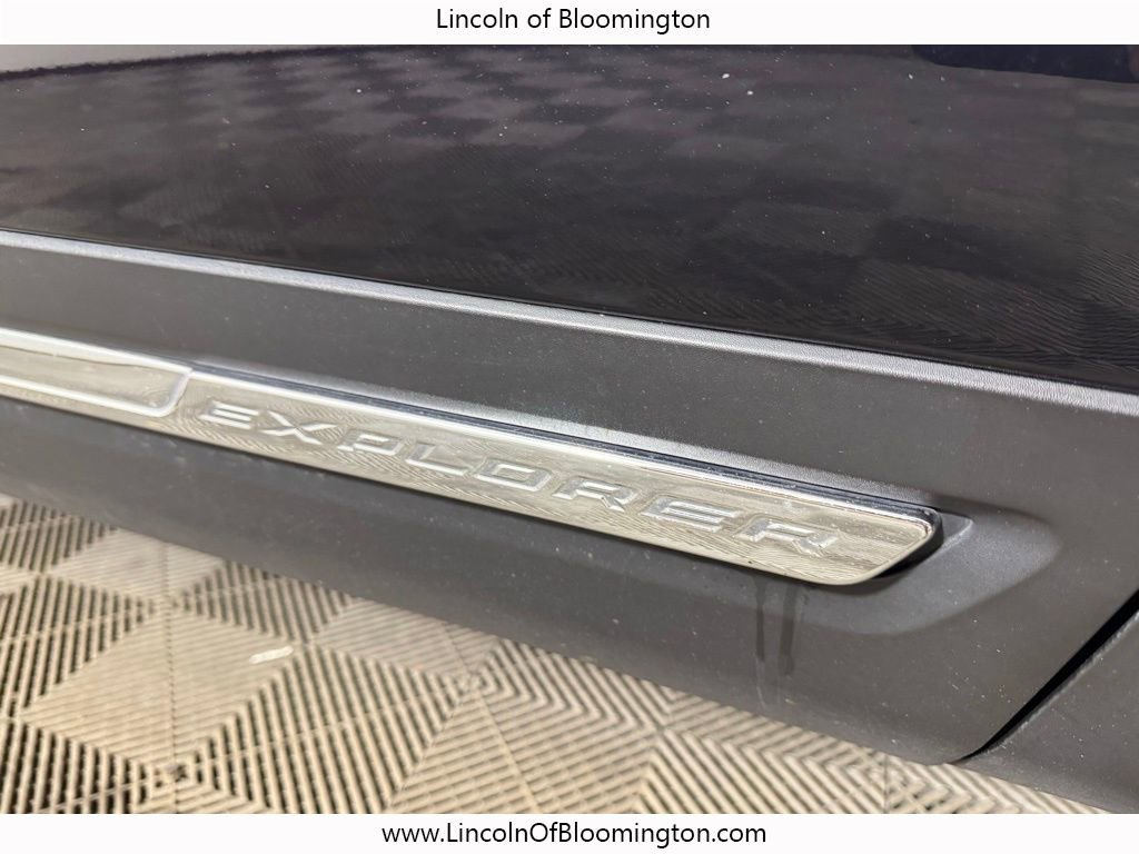 Used 2019 Ford Explorer XLT w/ Equipment Group 201A AWD/4WD image 12
