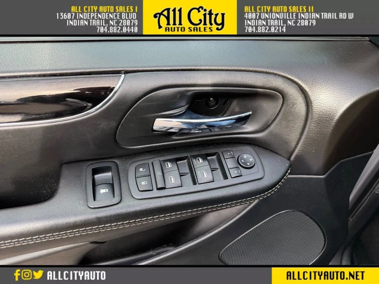 Used 2018 Dodge Grand Caravan SE FWD image 23