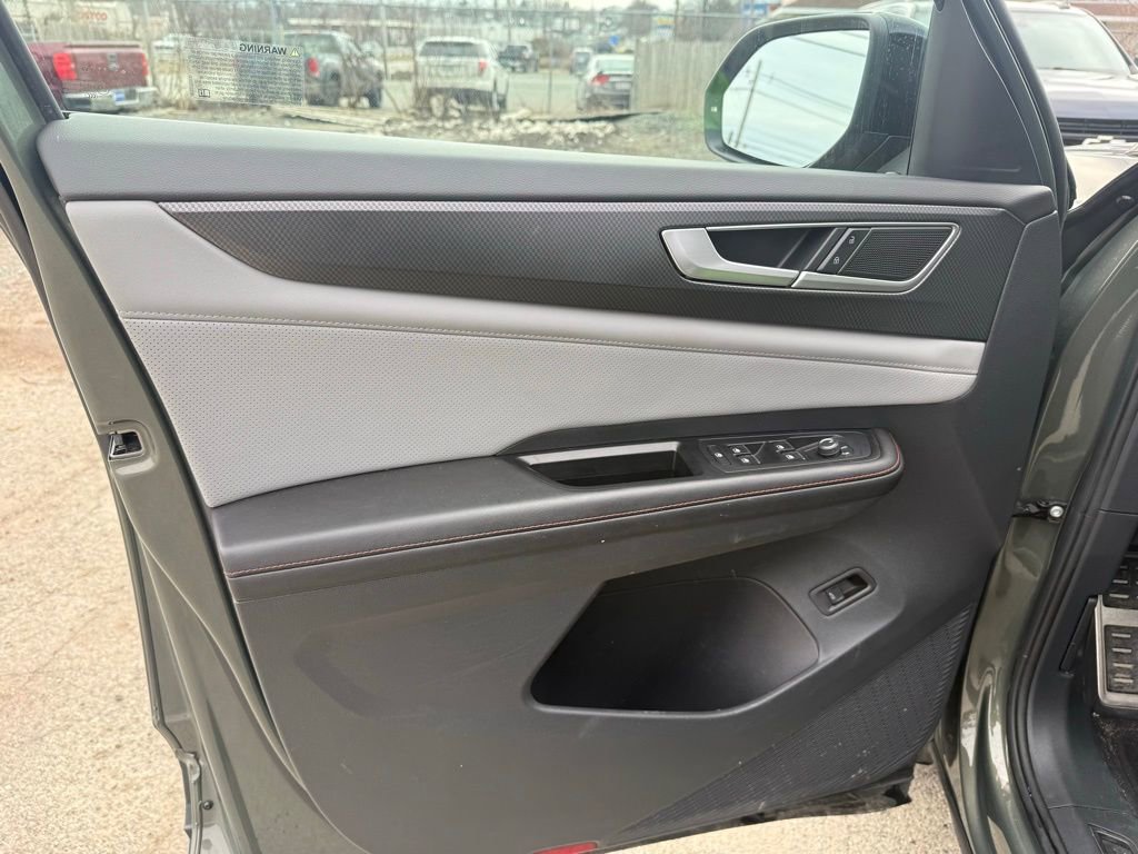 Used 2024 Volkswagen Atlas Peak Edition SE image 18