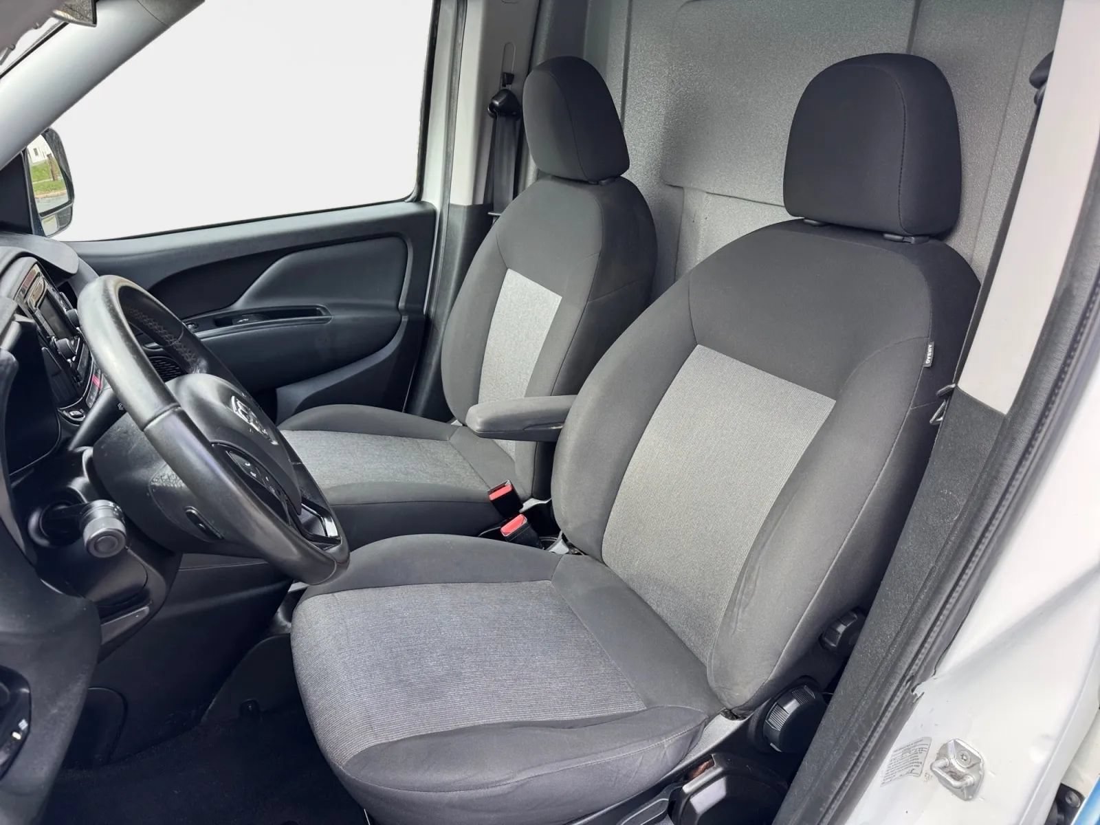 Used 2019 RAM ProMaster City Tradesman SLT FWD image 11