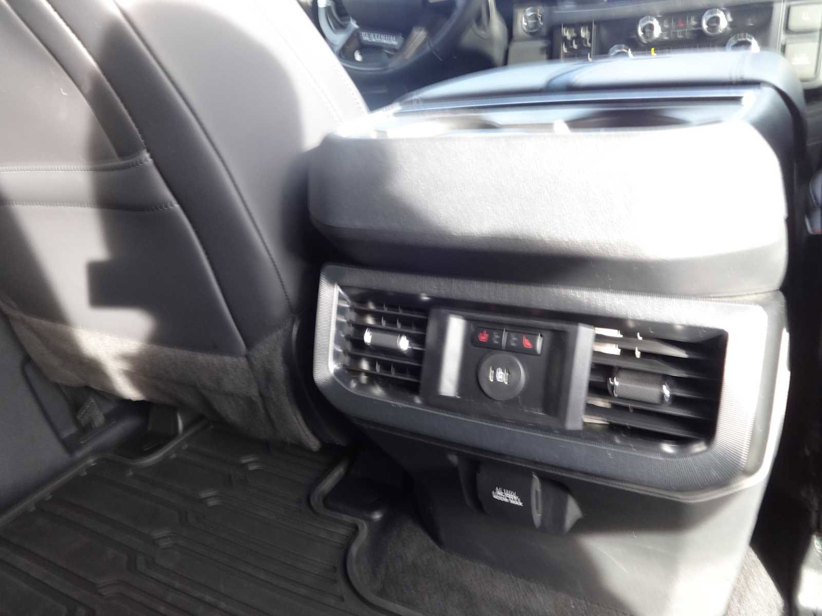 Used 2025 Ford F350 Platinum w/ FX4 Off-Road Package image 12