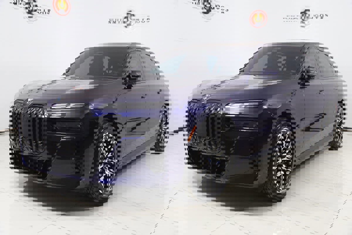 Used 2023 BMW 760i xDrive image 5