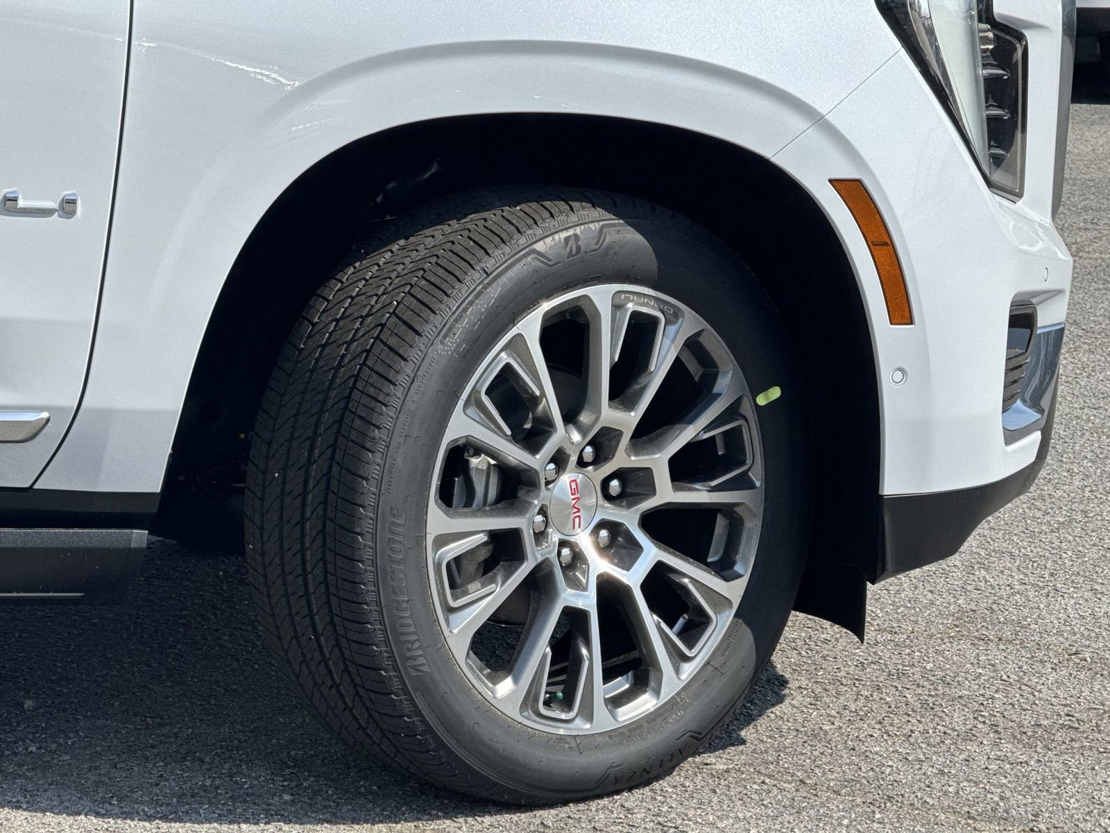 Used 2026 GMC Yukon Denali w/ Sun & Power Step Package AWD/4WD image 12
