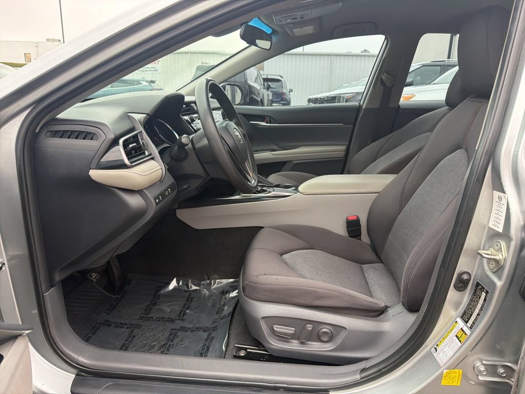 Used 2019 Toyota Camry LE FWD image 15