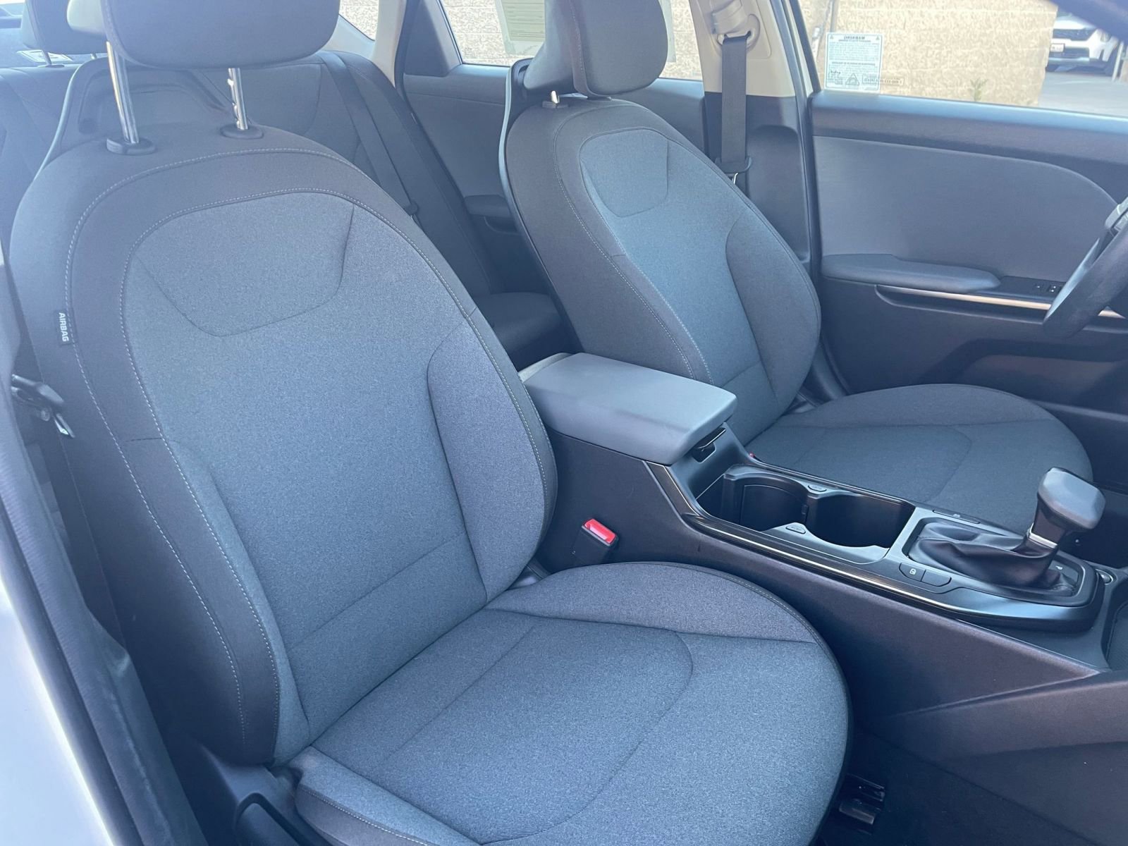 Used 2025 Kia K4 LXS image 35