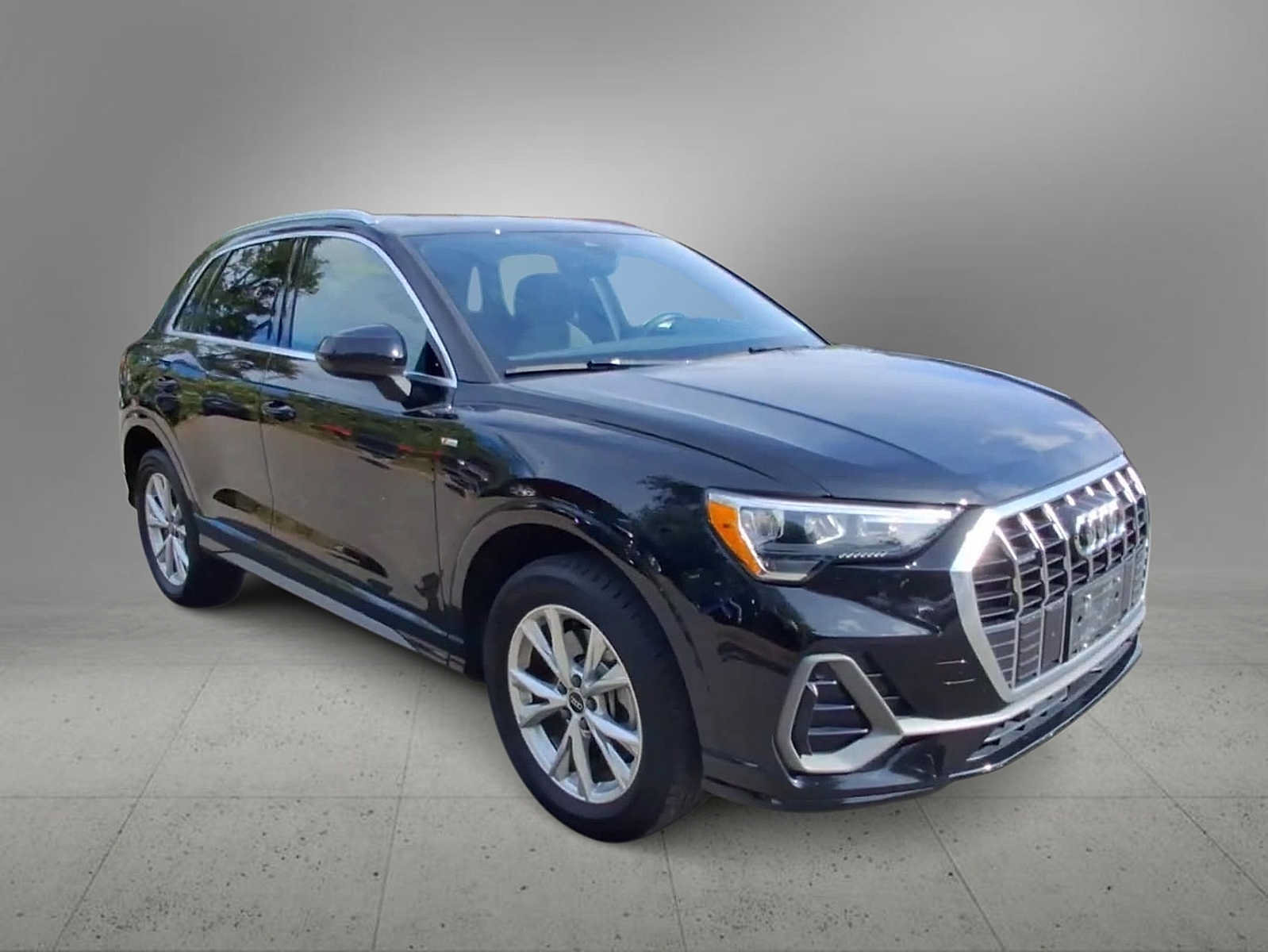 Certified 2022 Audi Q3 2.0T Premium AWD/4WD image 2
