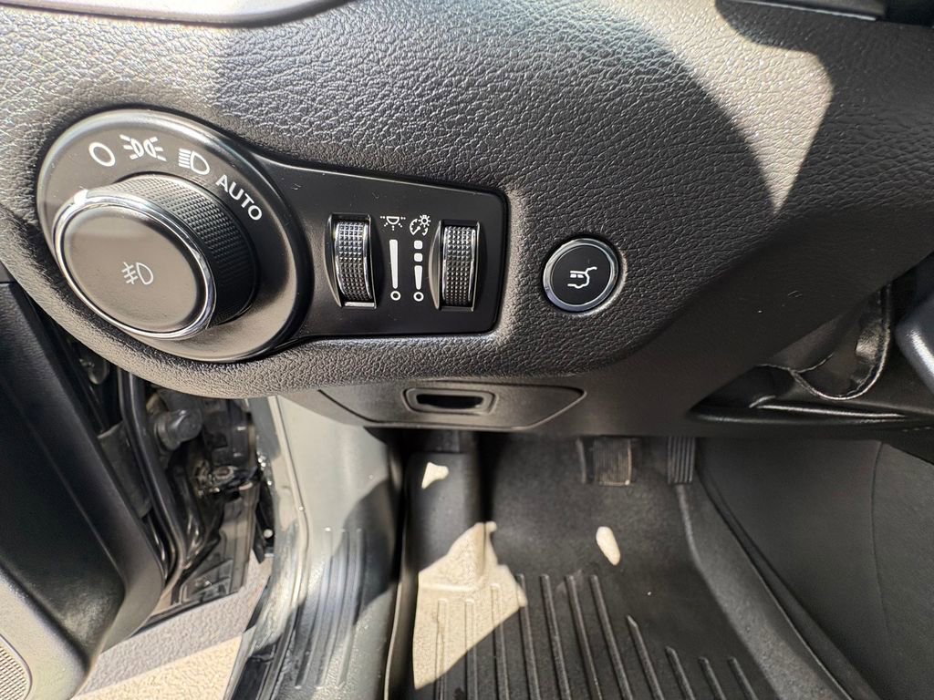 Used 2019 Jeep Cherokee High Altitude image 19