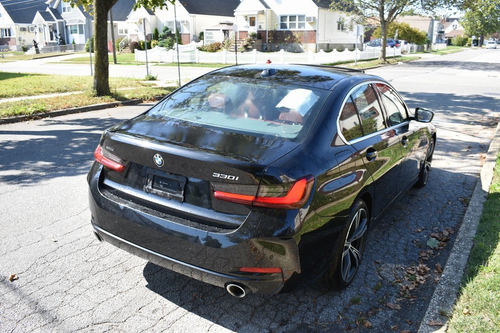 Used 2024 BMW 330i xDrive Sedan w/ Premium Package image 4