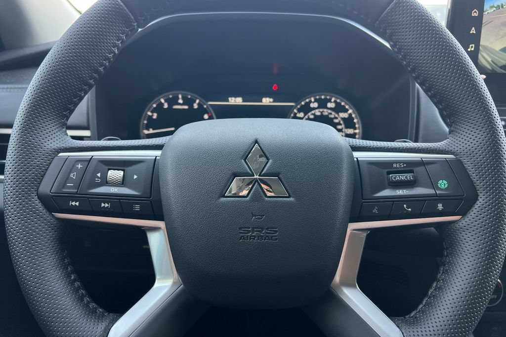 New 2026 Mitsubishi Outlander SE FWD image 25