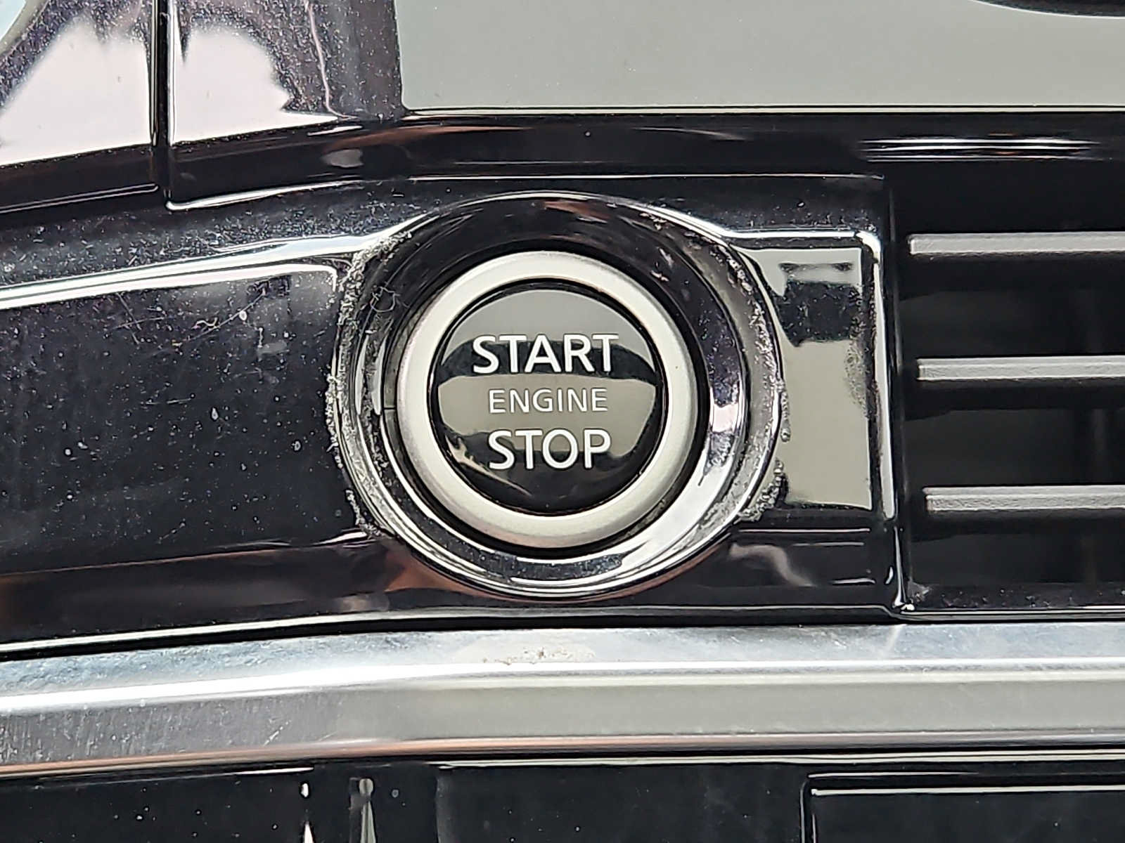 Used 2022 Nissan Pathfinder SL w/ SL Premium Package FWD image 25