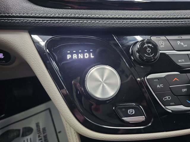Used 2024 Chrysler Pacifica Limited FWD image 23