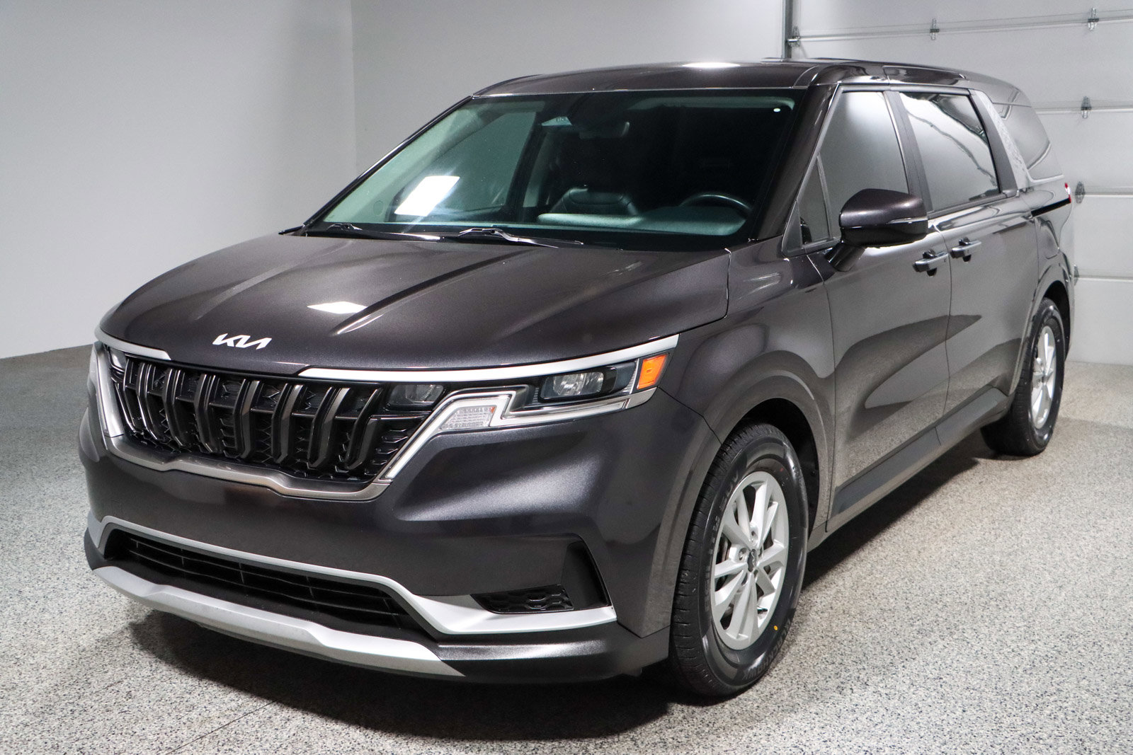 Used 2024 Kia Carnival LX image 32