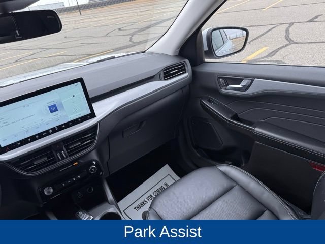 Used 2025 Ford Escape Platinum AWD/4WD image 17