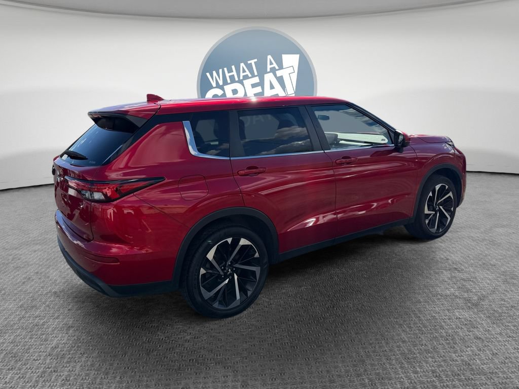 Used 2022 Mitsubishi Outlander ES AWD/4WD image 3