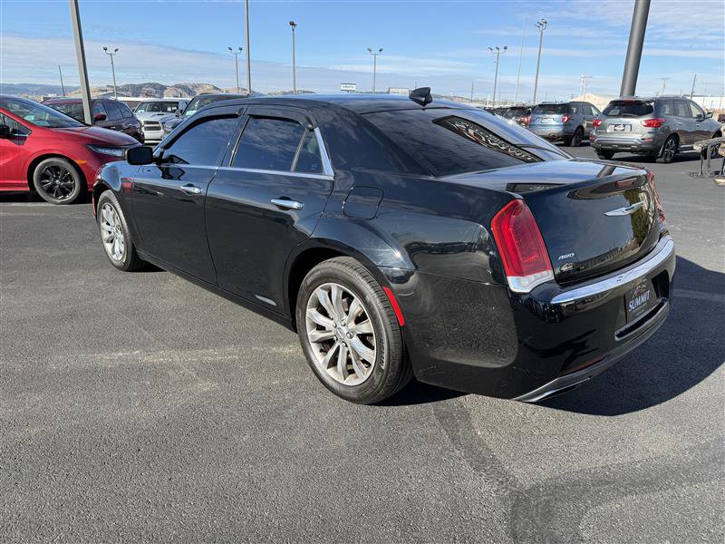 Used 2017 Chrysler 300 C image 5