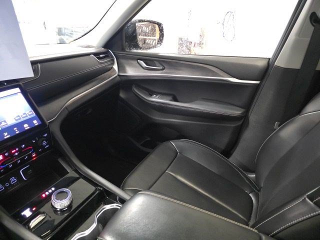 Used 2023 Jeep Grand Cherokee Limited w/ Luxury Tech Group II AWD/4WD image 23