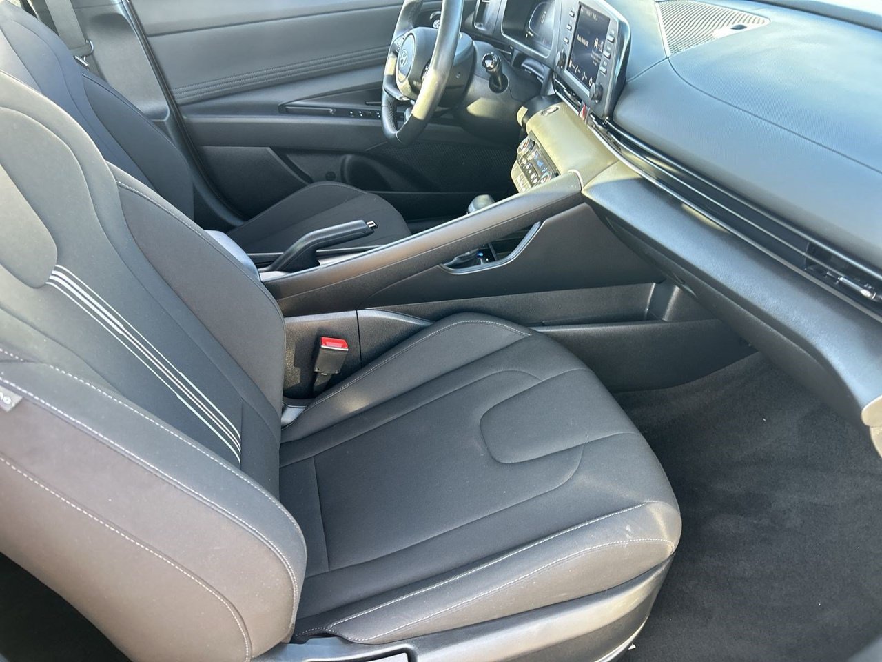 Used 2025 Hyundai Elantra Sport FWD image 9