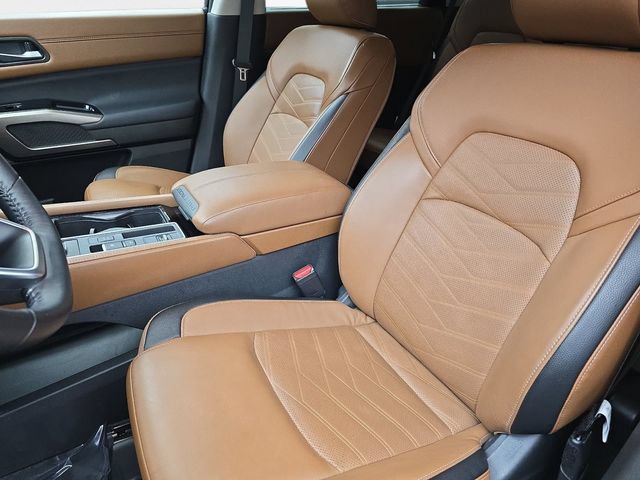 Used 2025 Nissan Pathfinder Platinum w/ Cargo Package FWD image 15