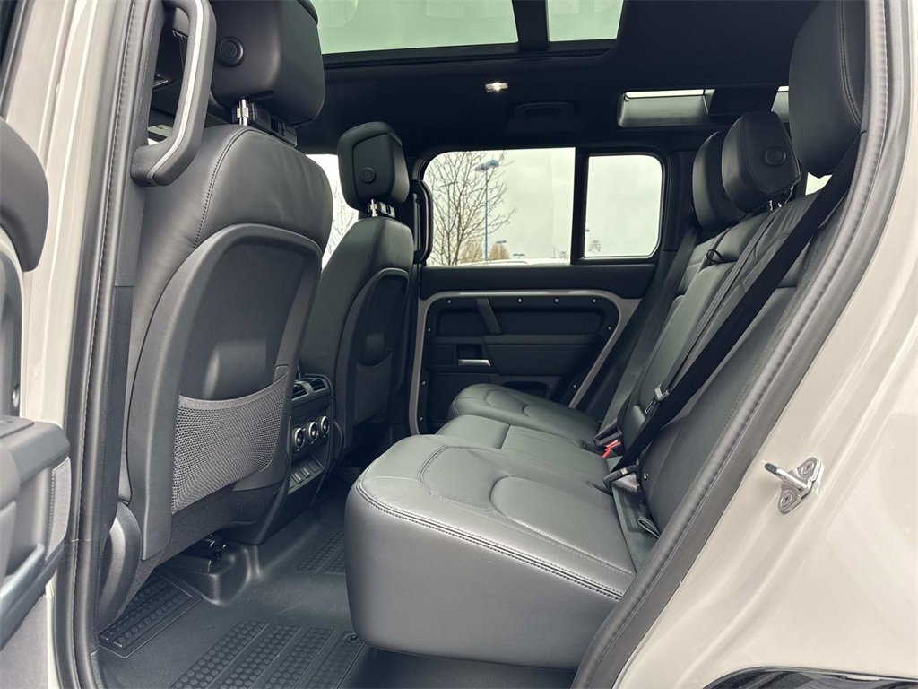 New 2026 Land Rover Defender 110 X-Dynamic SE image 12