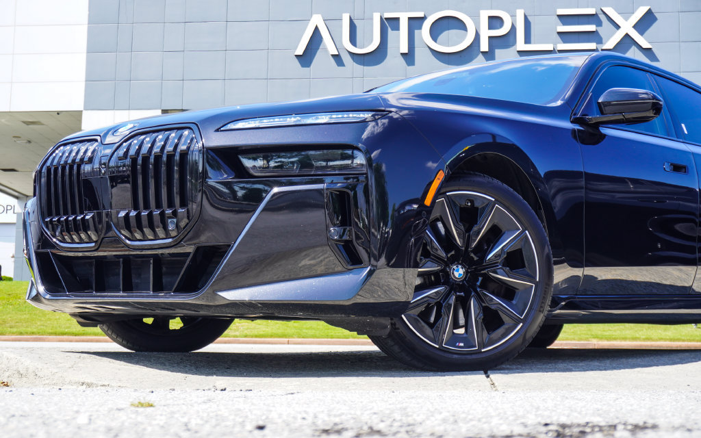 Used 2023 BMW 760i xDrive w/ Executive Package AWD/4WD image 2
