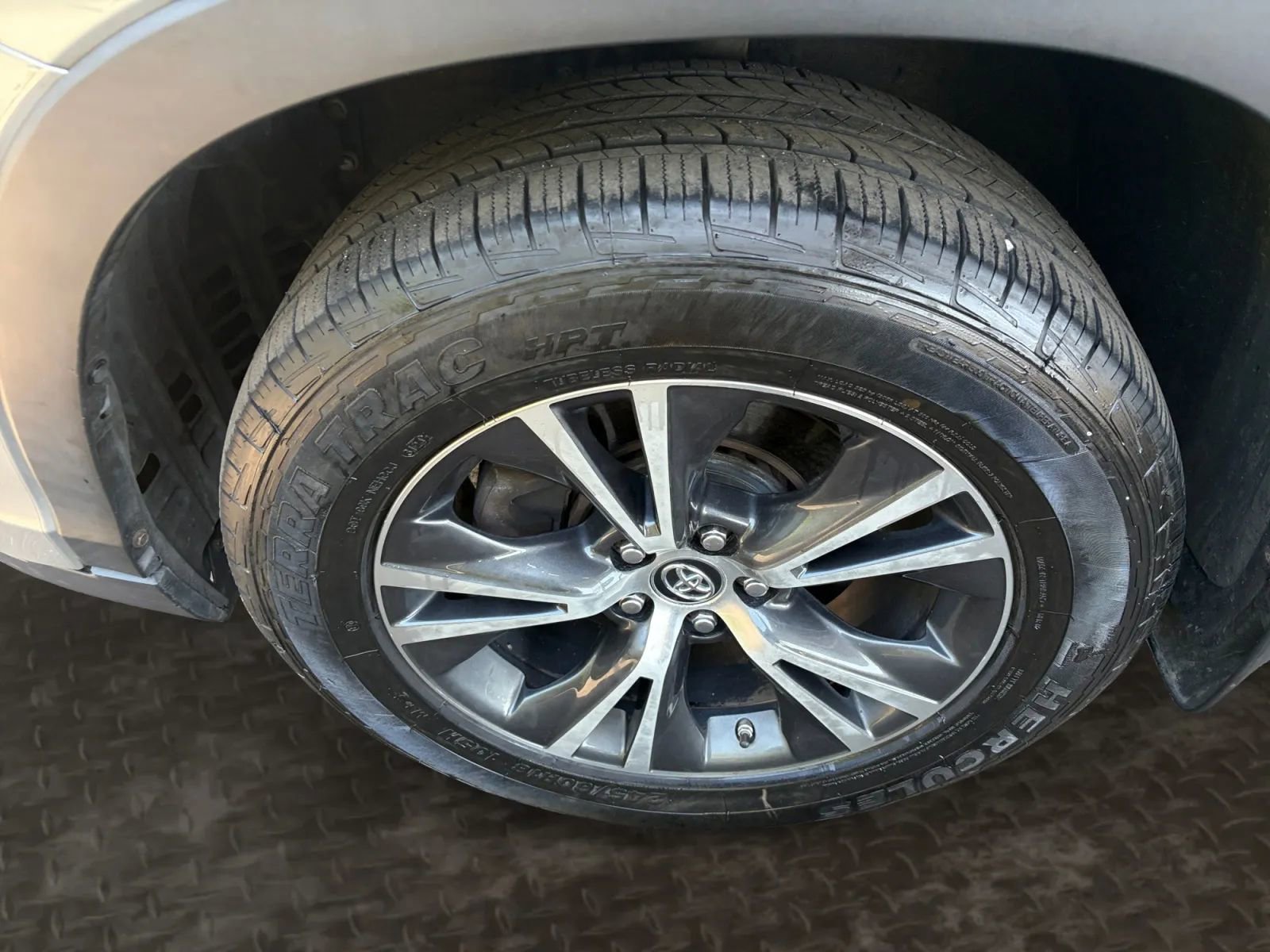 Used 2018 Toyota Highlander LE AWD/4WD image 34